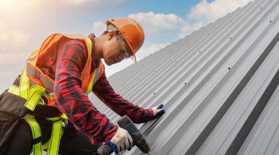 Professional gutter cleaning in Benge, WA